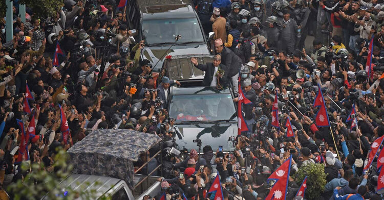 নেপালে রাজতন্ত্র ফেরানোর দাবি, সাবেক রাজার সমর্থনে হাজারও মানুষ