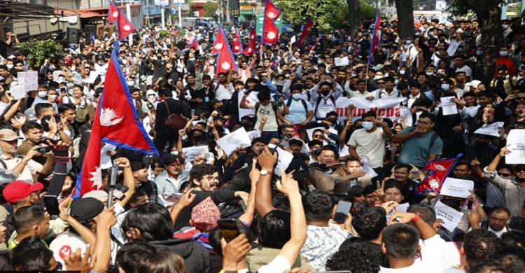 Thousands rally for Nepal's ex-king Gyanendra