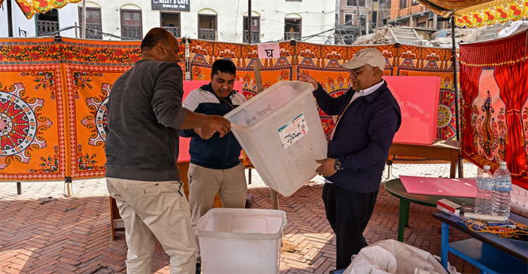 জেন-জি বিক্ষোভে সরকার উৎখাতের পর সাধারণ নির্বাচনে ভোট দিচ্ছে নেপাল