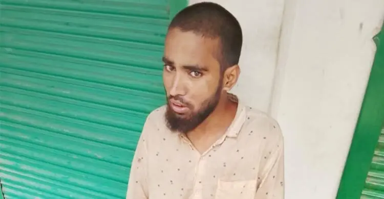 ৫ বছর ধরে ভারসাম্যহীন অবস্থায় ঘুরছে যুবক, জানা গেল তার পরিচয়
