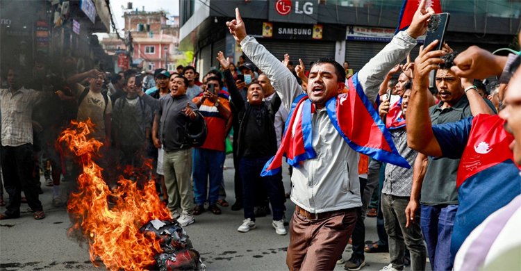 সোশ্যাল মিডিয়ার প্রতিবাদ স্থায়ী পরিবর্তন আনতে পারবে?