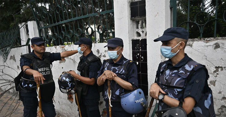 নেপালে ক্ষমতাচ্যুত ওলির সমর্থক ও তরুণদের মধ্যে সংঘর্ষ