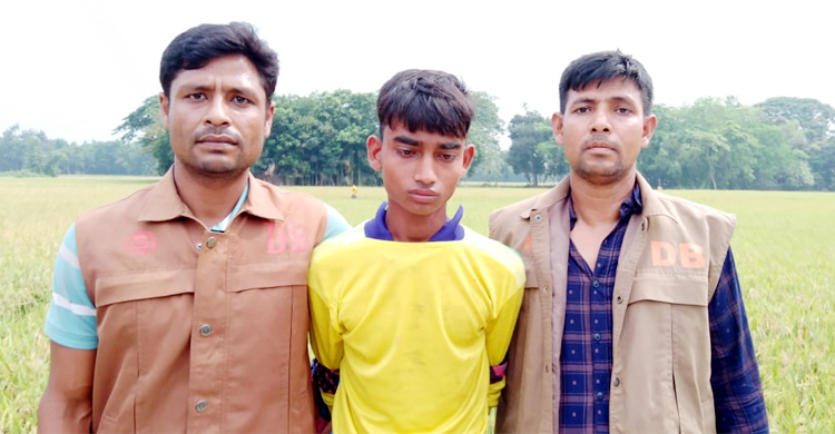 স্কুলছাত্রীকে কুপিয়ে হত্যা, জঙ্গল থেকে তরুণ গ্রেফতার