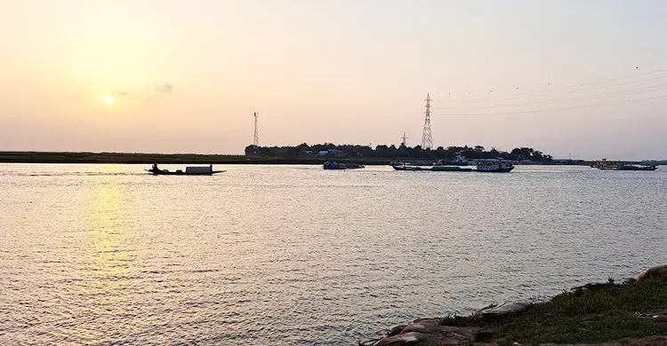 চেরাপুঞ্জিতে বৃষ্টি: হাওরে বন্যার শঙ্কায় ধান কাটার পরামর্শ পাউবোর