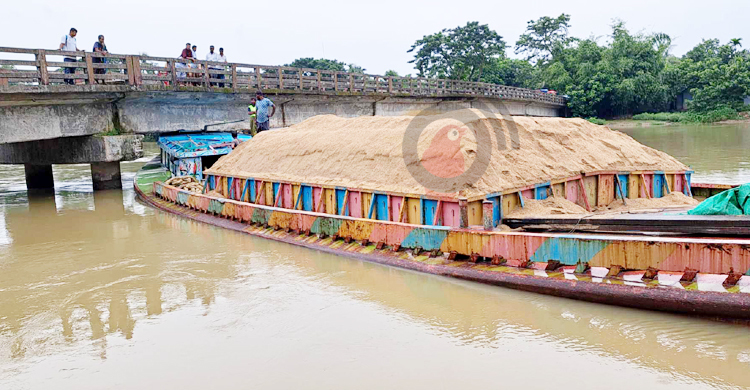 সেতুই এখন নৌপথের দুঃখ
