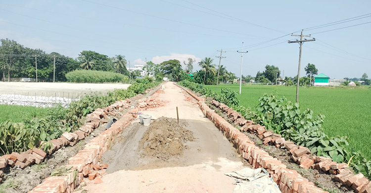 একই সড়কে দেড় কোটির কাজ শেষ হতেই ফের দুই কোটির কাজ শুরু