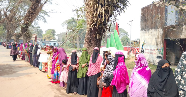 নেত্রকোনা/ ধর্ষণের শিকার কিশোরীর নবজাতকের দায়িত্ব রাষ্ট্রকে নিতে মানববন্ধন