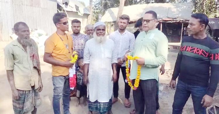 বিএনপি ক্ষমতায় আসায় ১৭ বছর পর জুতা পরলেন সুরুজ পাঠান