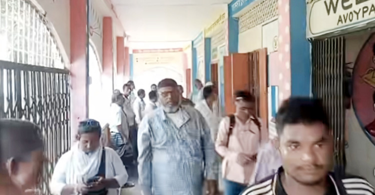 স্কুলে ঢুকে প্রধান শিক্ষককে যুবদল-ছাত্রদল নেতার মারধর