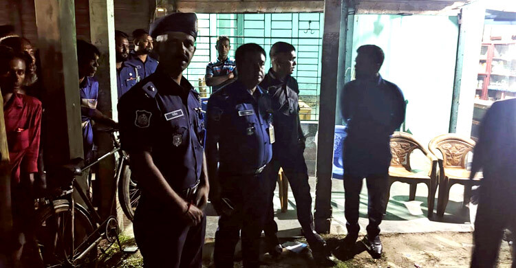 ষাঁড়ের লড়াইয়ের পুলিশের অভিযান