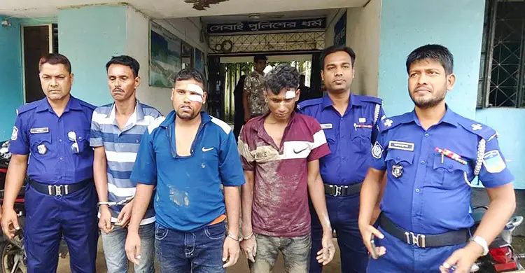 নেত্রকোনায় ডিবি পরিচয়ে ডাকাতি, আটক ৩