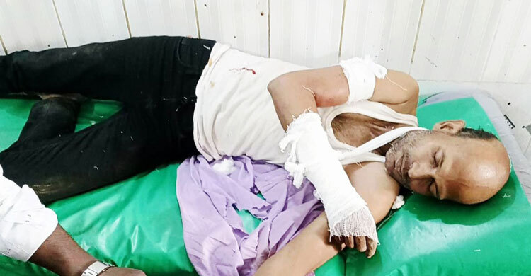 নেত্রকোনায় সাংবাদিককে কুপিয়ে জখম