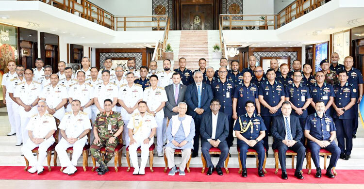 নৌ ও বিমান বাহিনীর নির্বাচনী পর্ষদ উদ্বোধন করলেন প্রধান উপদেষ্টা