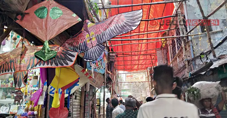 বর্ষবরণের প্রস্তুতিতে মুখরিত পুরান ঢাকার অলিগলি