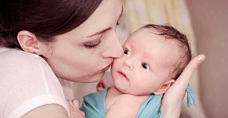 আদরের চুমু নবজাতকের জন্য কতটা বিপজ্জনক জানেন কি