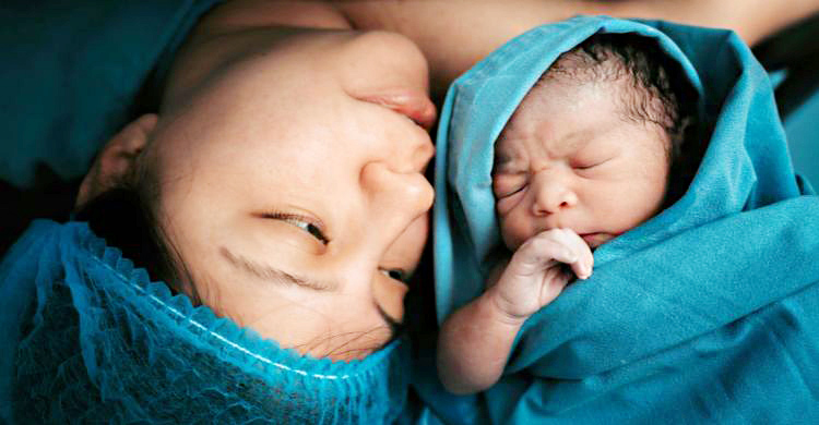 আদরের চুমু নবজাতকের জন্য কতটা বিপজ্জনক জানেন কি