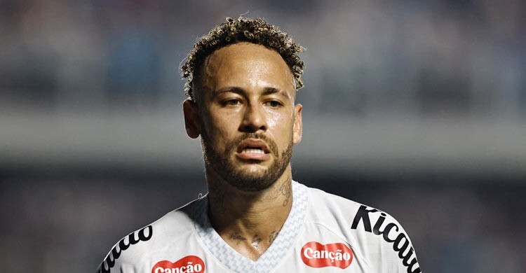 ১৬ ঘণ্টা অমানবিক কাজের চাপ, নেইমারের বিরুদ্ধে মামলা করলেন রাঁধুনি