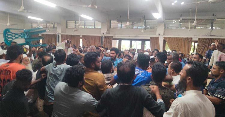 নারায়ণগঞ্জে মেয়রপ্রার্থীর ওপর হামলা, ভাঙচুর