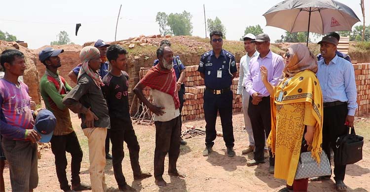 নওগাঁয় ৬ ইটভাটায় অভিযান, ৯ লাখ টাকা জরিমানা