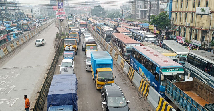 8.5 km traffic jam on Dhaka-Chattogram Highway