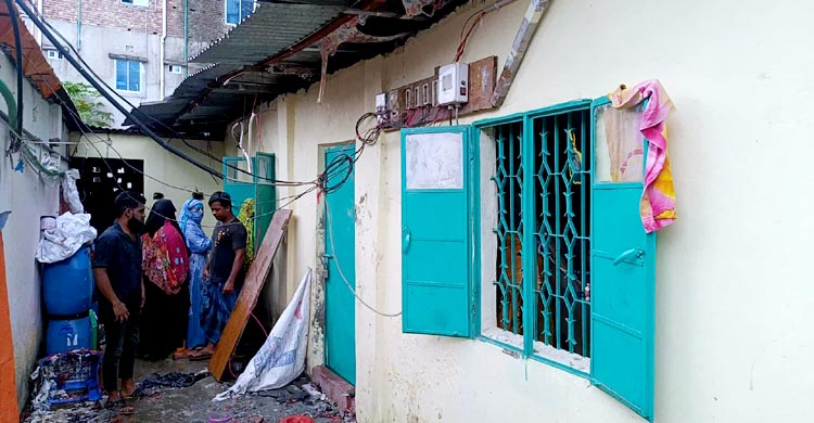 ‘পুরো বাড়িতে গ্যাসের গন্ধ, ফায়ার সার্ভিস বলছে ফ্রিজ বিস্ফোরণ’