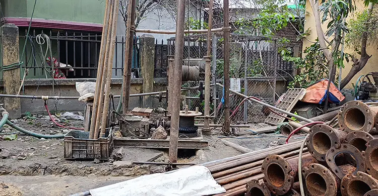 খাওয়ার পানিও জোটে না বন্দরের বাসিন্দাদের