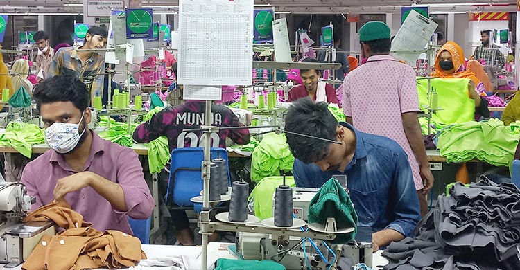 পোশাক কারখানায় শ্রমিকদের মাঝে ছাঁটাই আতঙ্ক