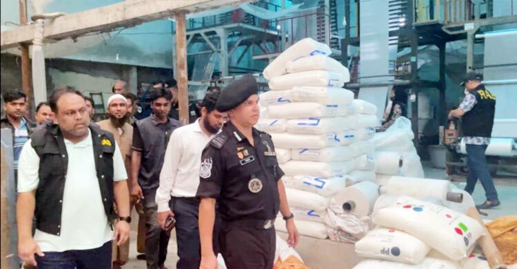 নারায়ণগঞ্জে ১৭ টন পলিথিন জব্দ, জরিমানা ৪ লাখ