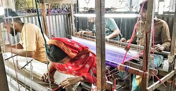 বিশ্ব ঐতিহ্যের জামদানি বুনেও কষ্টে তাঁতির জীবন