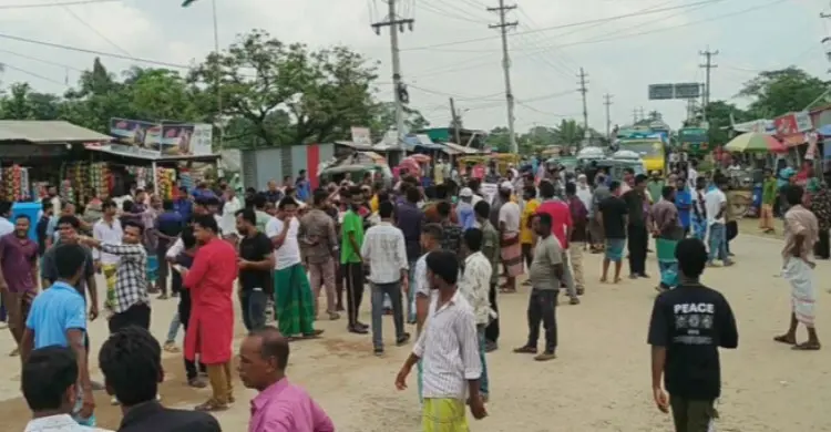 নারায়ণগঞ্জে সড়ক সংস্কারের দাবিতে অবরোধ