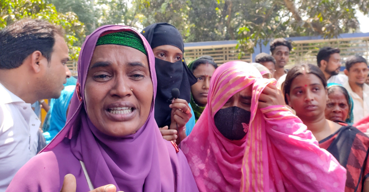 ‘আমরা আত্মহত্যা করলে কি প্রশাসনের টনক নড়বে?’