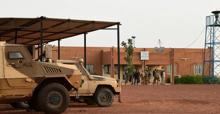 নাইজারে ফরাসি দূতাবাসে খাদ্য-পানি-বিদ্যুৎ সরবরাহ বন্ধ