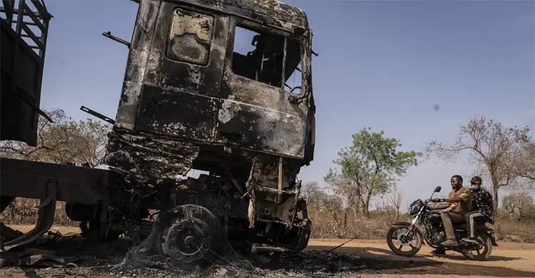 নাইজেরিয়ায় বন্দুকধারীদের হামলা, বহু মানুষের প্রাণহানি