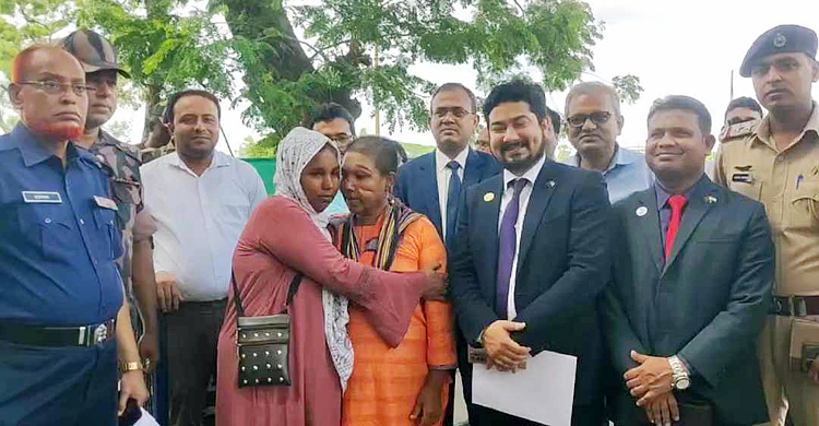 নিখোঁজের ২৩ বছর পর দেশে ফিরলেন ফজিলা খাতুন