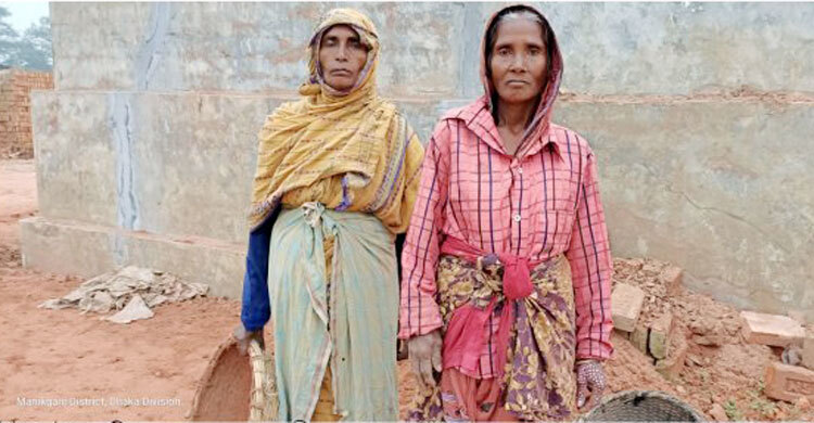 সমান শ্রম দিয়েও নারীর মজুরি পুরুষের অর্ধেক