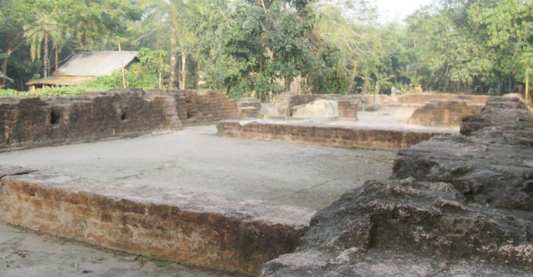 সংস্কারের অভাবে হারিয়ে যেতে বসেছে নীলকুঠি