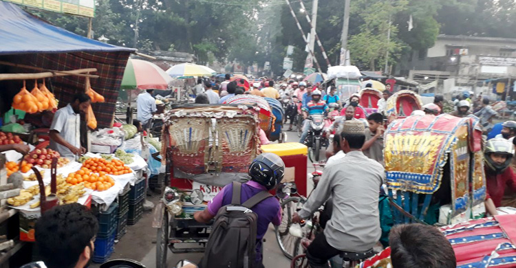 ফুটপাতে দোকান, সড়কজুড়ে পার্কিং