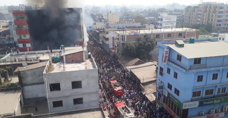 সৈয়দপুরে আগুনে দুই ব্যাংকসহ পুড়লো ১০ প্রতিষ্ঠান, কোটি টাকার ক্ষতি