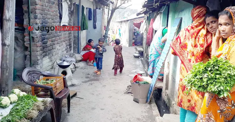 তিন প্রজন্ম ধরে এক ঘরে দুর্বিষহ বসবাস বিহারিদের
