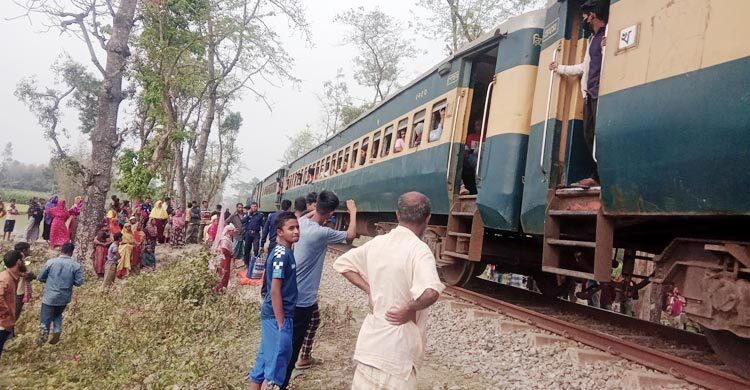 ট্রেনের নিচে ঝাঁপ দিয়ে যুবকের আত্মহত্যা