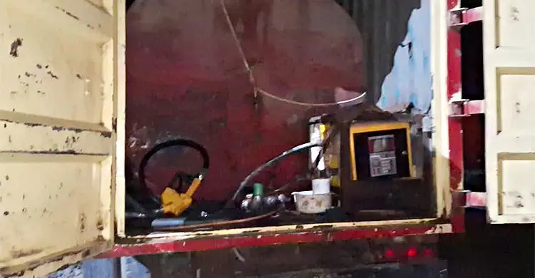 অভিযানে মিললো লুকিয়ে রাখা সাড়ে ৪ হাজার লিটার তেল