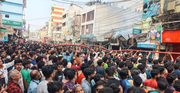 সৈয়দপুরে আগুনে দুই ব্যাংকসহ পুড়লো ১০ প্রতিষ্ঠান, কোটি টাকার ক্ষতি