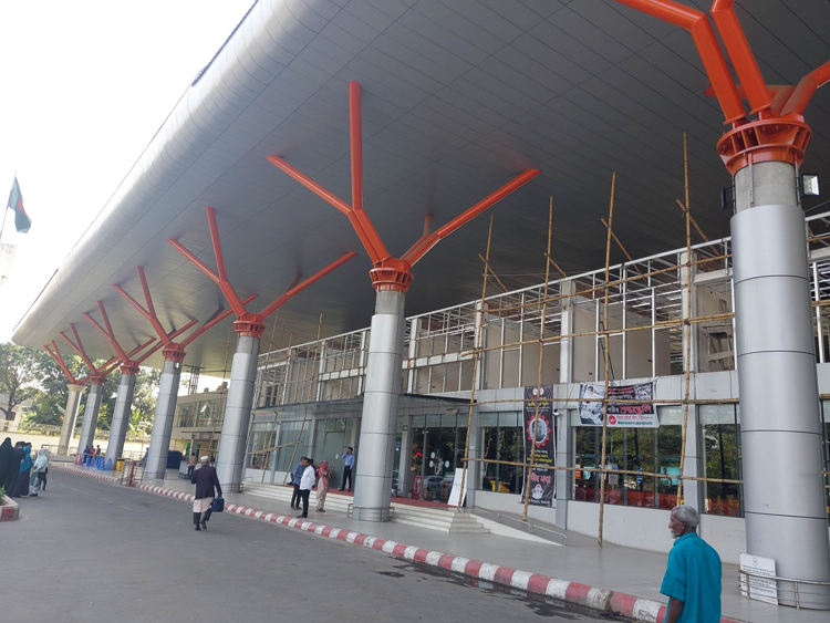 নীলফামারীতে ঘন কুয়াশায় যান চলাচল ব্যাহত