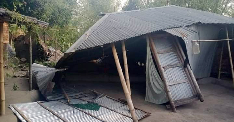নীলফামারীতে হঠাৎ ঝড়ে লন্ডভন্ড ঘরবাড়ি