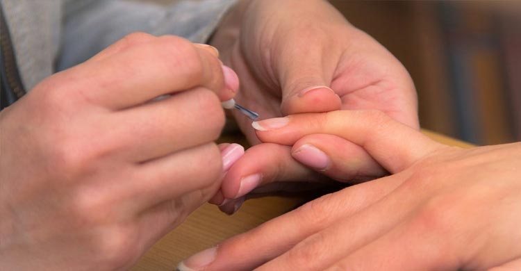 নখ কাটার সময় যে ভু্ল বিপদ ডেকে আনতে পারে