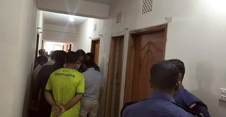 ক্লিনিক থেকে গৃহবধূর ঝুলন্ত মরদেহ উদ্ধার