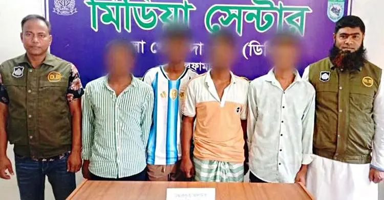 নীলফামারীতে ভিসা প্রতারক চক্রের চার সদস্য গ্রেফতার