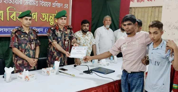 বিজিবির প্রশিক্ষণে বদলাচ্ছে সীমান্তের ২৭ যুবকের জীবন