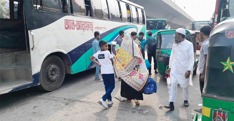 ঢাকায় ফিরতে শুরু করেছে ঈদে গ্রামে যাওয়া মানুষ
