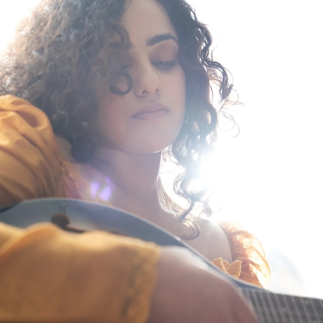 কোঁকড়া চুলের সঠিক যত্নে যেসব বিষয় জানা জরুরি